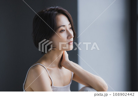 ミドル女性　ビューティイメージ 108902442