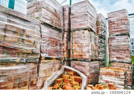 Red bricks on pallets on a construction outdoor store Red bricks on pallets on a construction outdoor store 108906129