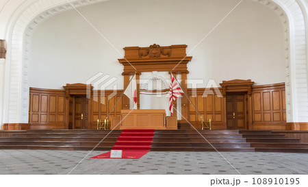 海上自衛隊江田島第1術科学校大講堂の演壇 海上自衛隊江田島第1術科学校大講堂の演壇 108910195