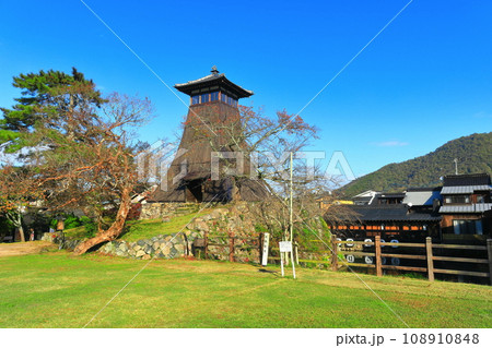 【兵庫県】快晴の辰鼓楼(出石城下町) 【兵庫県】快晴の辰鼓楼(出石城下町) 108910848