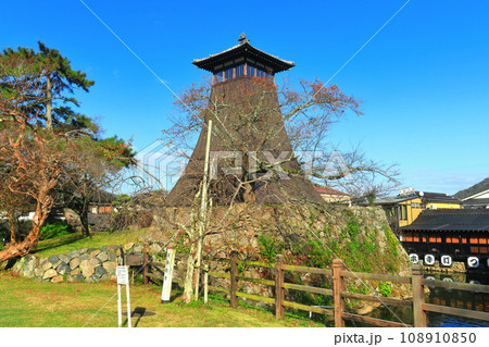 【兵庫県】快晴の辰鼓楼(出石城下町) 【兵庫県】快晴の辰鼓楼(出石城下町) 108910850