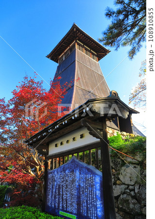 【兵庫県】辰鼓楼と紅葉(出石城下町) 【兵庫県】辰鼓楼と紅葉(出石城下町) 108910855
