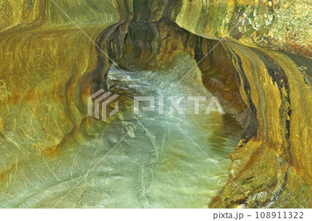 【千仏鍾乳洞】 福岡県北九州市小倉南区平尾台 【千仏鍾乳洞】 福岡県北九州市小倉南区平尾台 108911322