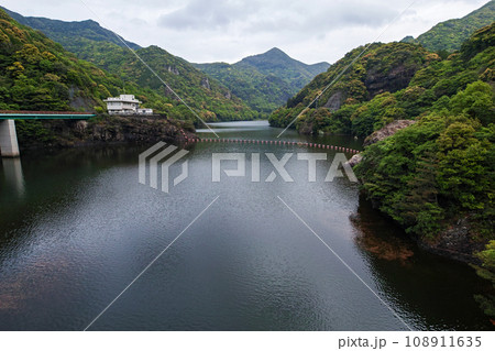 佐賀県/ 新緑の竜門ダム（竜門峡下流部付近に位置するダム） 108911635