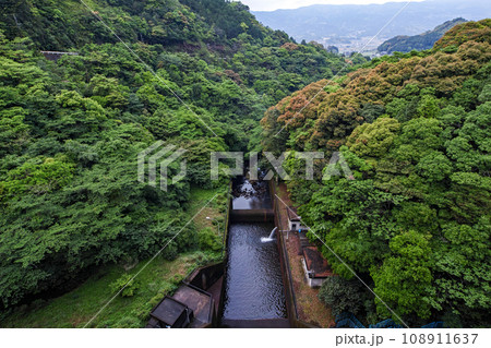 佐賀県/ 新緑の竜門ダム（竜門峡下流部付近に位置するダム） 108911637
