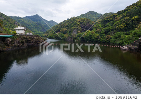 佐賀県/ 新緑の竜門ダム（竜門峡下流部付近に位置するダム） 108911642