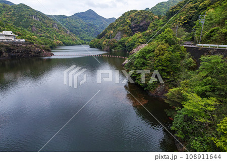 佐賀県/ 新緑の竜門ダム（竜門峡下流部付近に位置するダム） 108911644