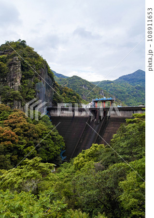 佐賀県/ 新緑の竜門ダム（竜門峡下流部付近に位置するダム） 108911653
