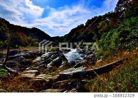 埼玉県 秋の長瀞渓谷 小滝の瀬の風景 長秒撮影 埼玉県 秋の長瀞渓谷 小滝の瀬の風景 長秒撮影 108912329