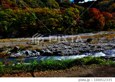 埼玉県　秋の長瀞渓谷 小滝の瀬の風景 長秒撮影 108912335