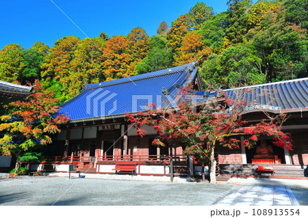 【広島県】紅葉の仏通寺の大方丈 【広島県】紅葉の仏通寺の大方丈 108913554
