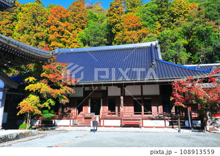 【広島県】紅葉の仏通寺の大方丈 【広島県】紅葉の仏通寺の大方丈 108913559