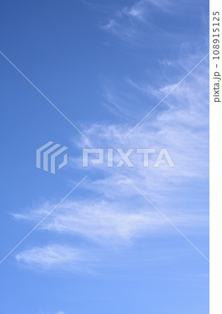 小春日和の日の空と雲 小春日和の日の空と雲 108915125