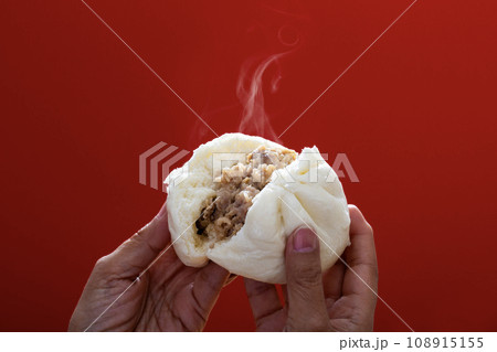肉まん、豚まん 中華まん 湯気の出る中華饅頭 肉まん、豚まん 中華まん 湯気の出る中華饅頭 108915155