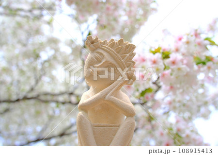 桜と平和への祈り 108915413