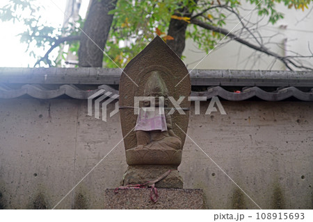 伊丹昆陽寺の三面石仏 伊丹昆陽寺の三面石仏 108915693