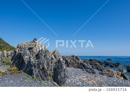 岩場のある絶景海岸 岩場のある絶景海岸 108915716