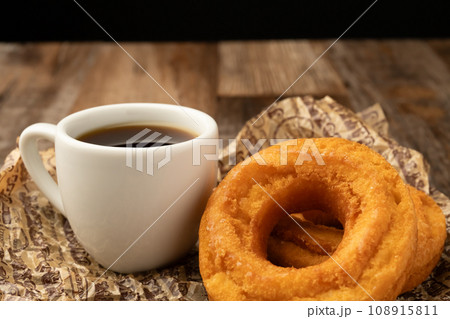 ドーナツとコーヒー  108915811