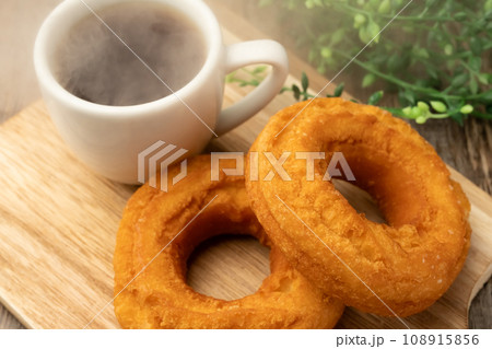 ドーナツとコーヒー 108915856