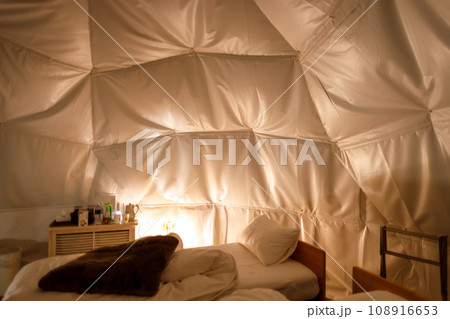 秋の山に囲まれたキャンプ場 グランピングドーム 秋の山に囲まれたキャンプ場 グランピングドーム 108916653