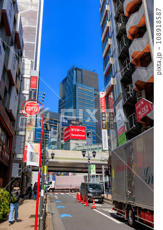 東京 港区 六本木の都市風景(芋洗坂) 東京 港区 六本木の都市風景(芋洗坂) 108918587