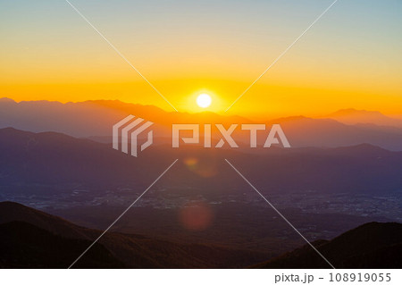 【夕焼け素材】秋の硫黄岳から見る夕焼け【長野県】 108919055