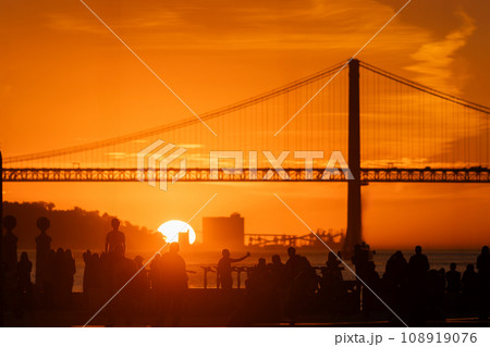A Serene Sunset at the Majestic Ocean Bridge 108919076