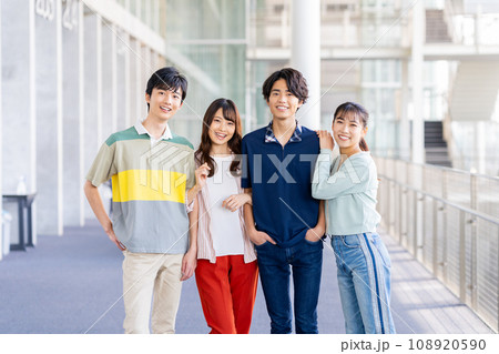 仲良しの大学生 仲良しの大学生 108920590