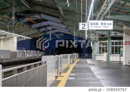 兵庫県 夜の新神戸駅 誰もいない新幹線ホーム 兵庫県 夜の新神戸駅 誰もいない新幹線ホーム 108920787
