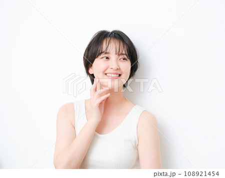 女性の美容イメージ　スキンケア　コスメ　脱毛 108921454