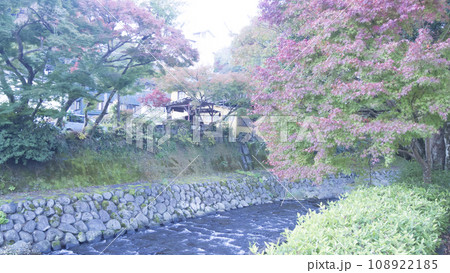 紅葉のある風景（修禅寺） 108922185
