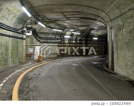 黒部立山アルペンルートの電気バス用のトンネル 黒部立山アルペンルートの電気バス用のトンネル 108922499