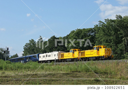 根室本線を行く ロイヤル・エクスプレス北海道　THE ROYAL EXPRESS 108922651