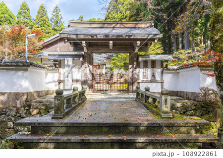 秋の京都大原 紅葉と浄蓮華院 秋の京都大原 紅葉と浄蓮華院 108922861