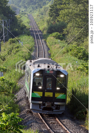 根室本線普通列車　JR北海道一般形気動車　H100　DECMO 108923117