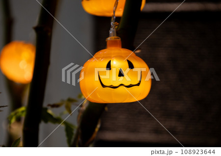 ハロウィンの飾りつけ 108923644