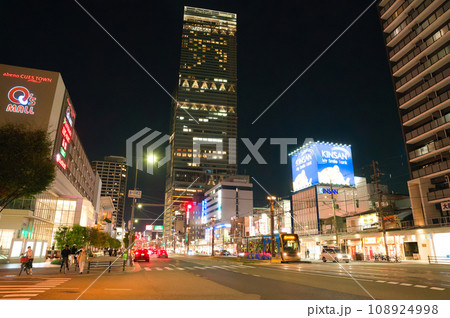 【大阪府】10月・天王寺駅前の都市風景《夜景》 108924998