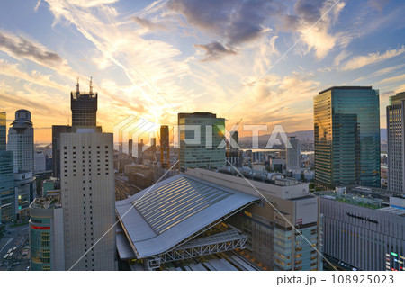【大阪府】10月・大阪駅と夕景《大阪の都市風景》 【大阪府】10月・大阪駅と夕景《大阪の都市風景》 108925023