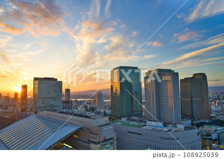 【大阪府】10月・大阪駅と夕景《大阪の都市風景》 【大阪府】10月・大阪駅と夕景《大阪の都市風景》 108925039