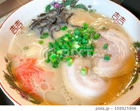 博多のB級グルメ代表・博多ラーメン 博多のB級グルメ代表・博多ラーメン 108925906