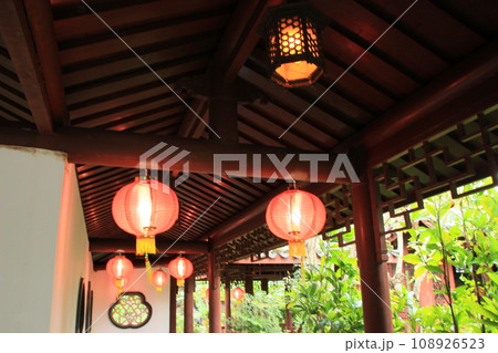 福州園 赤い提灯 沖縄 冬風景 福州園 赤い提灯 沖縄 冬風景 108926523