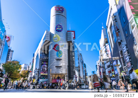 日本の東京都市景観 11月。全国平均/10週連続減↓…秋晴れ・渋谷109などを望む＝19日 108927117