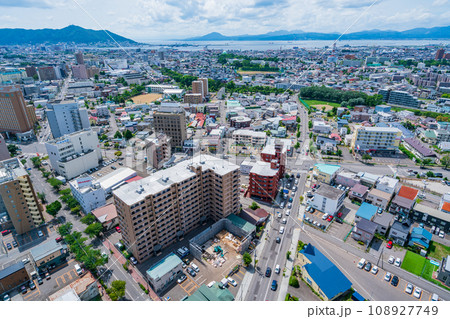 （北海道）五稜郭タワーから見る函館市の街並み（函館湾側） 108927749