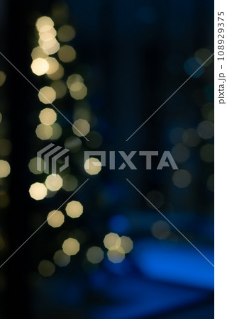 街がクリスマス装飾されるシーズン(まるぼけ) 街がクリスマス装飾されるシーズン(まるぼけ) 108929375