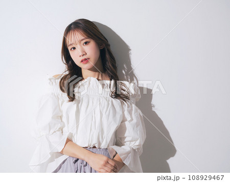 女性のファッションポートレート 美容 スキンケア コスメ 女性のファッションポートレート 美容 スキンケア コスメ 108929467
