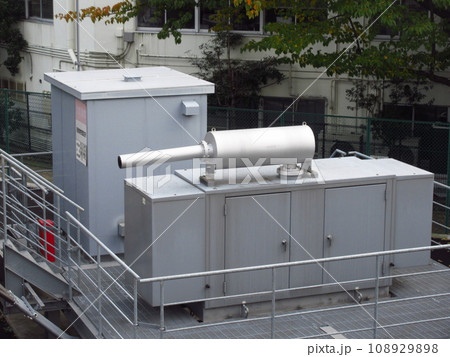 東京都江東区永代に設けられた大島川水門の自家発電設備 東京都江東区永代に設けられた大島川水門の自家発電設備 108929898