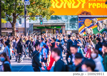 日本の東京都市景観 10週連続減↓…秋晴れのポカポカ…。脱コロナで“撲滅”のマ姿が…渋谷でも=19日 日本の東京都市景観 10週連続減↓…秋晴れのポカポカ…。脱コロナで“撲滅”のマ姿が…渋谷でも=19日 108929911