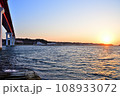 城ヶ島大橋　夕日　三浦市城ヶ島の風景 108933072