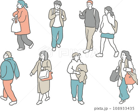 冬のファッションで歩く人たち 108933435