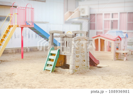 保育園の園庭 108936981